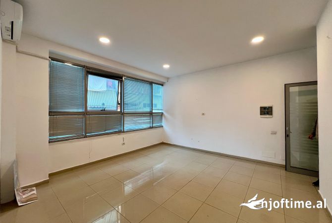 AMBJENT BIZNESI/ ZYRE ME QIRA PRANE ATSH, TE QKB   