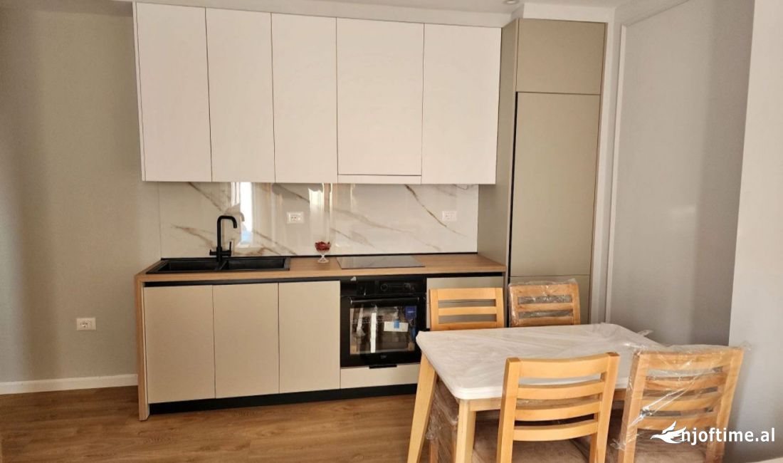 Shtepi me qera Apartament ne Tirane, 1+1, Mobilimi E mobiluar, Pagesa 600  Euro.