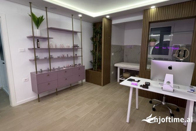 Ambiente Commerciale in Affitto 3+1 a Tirana - 800 Euro