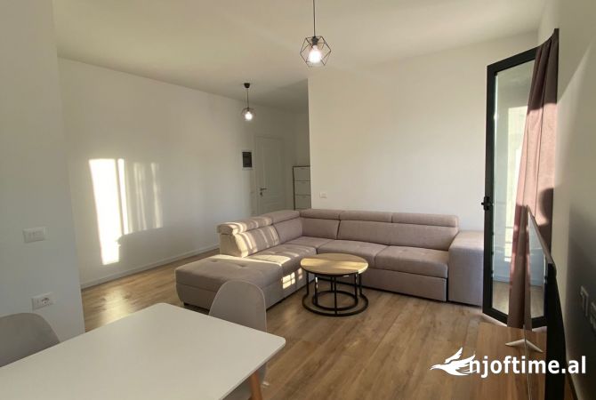 Casa privata/Indipendente in affitto a Tirana 2+1, Arredato