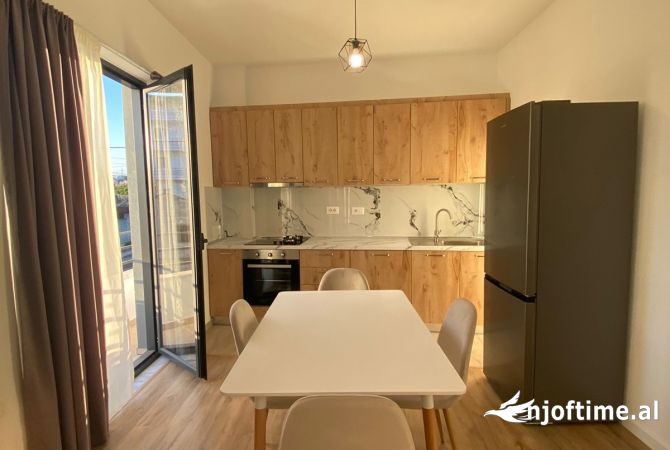 Casa privata/Indipendente in affitto a Tirana 2+1, Arredato