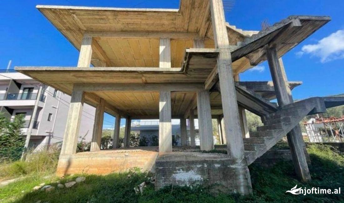 Shtepi ne shitje Vila Luksoze ne Sarande, 5+1, Mobilimi Bosh, pa mobiluar, Pagesa 250,000  Euro.