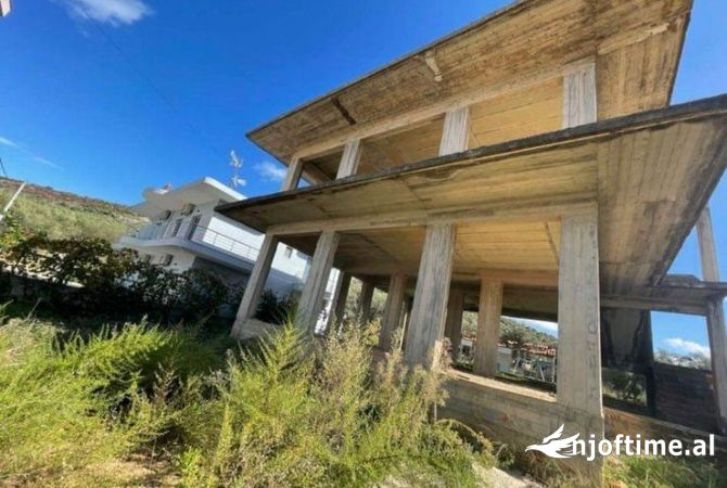 Shtepi ne shitje Vila Luksoze ne Sarande, 5+1, Mobilimi Bosh, pa mobiluar, Pagesa 250,000  Euro.