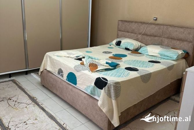 Shtepi ne shitje Apartament ne Tirane, 1+1, Mobilimi E mobiluar, Pagesa 180,000  Euro.