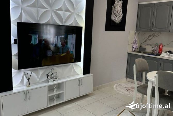 Shtepi ne shitje Apartament ne Tirane, 1+1, Mobilimi E mobiluar, Pagesa 180,000  Euro.