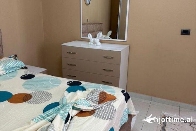 Shtepi ne shitje Apartament ne Tirane, 1+1, Mobilimi E mobiluar, Pagesa 180,000  Euro.