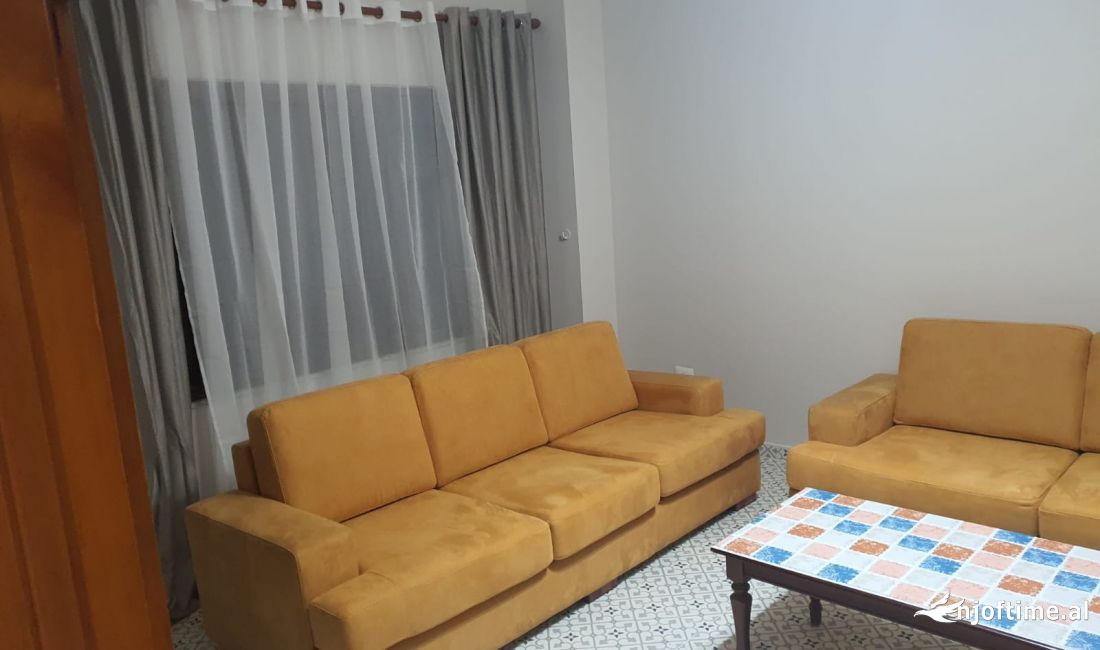 Shtepi me qera Apartament ne Tirane, 2+1, Mobilimi E mobiluar, Pagesa 550  Euro.