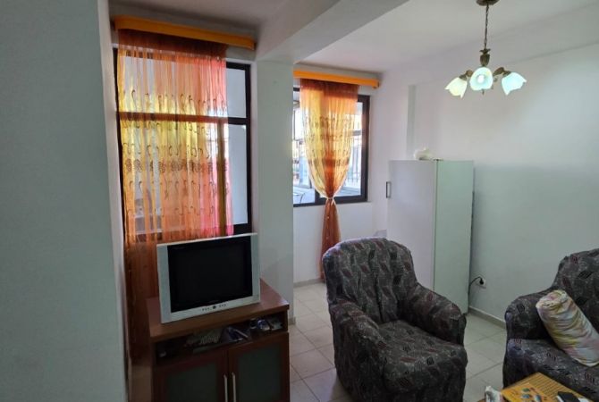 Shtepi ne shitje Apartament ne Tirane, 2+1, Mobilimi E mobiluar, Pagesa 96,000  Euro.