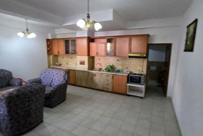 Shtepi ne shitje Apartament ne Tirane, 2+1, Mobilimi E mobiluar, Pagesa 96,000  Euro.