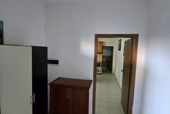 Shtepi ne shitje Apartament ne Tirane, 2+1, Mobilimi E mobiluar, Pagesa 96,000  Euro.