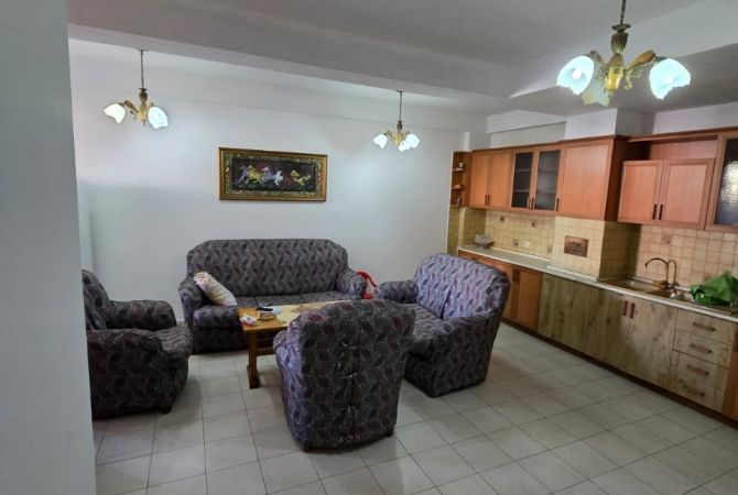 Shtepi ne shitje Apartament ne Tirane, 2+1, Mobilimi E mobiluar, Pagesa 96,000  Euro.