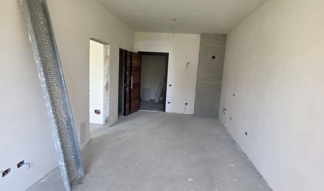 Shtepi ne shitje Apartament ne Tirane, 1+1, Mobilimi E mobiluar, Pagesa 63,000  Euro.