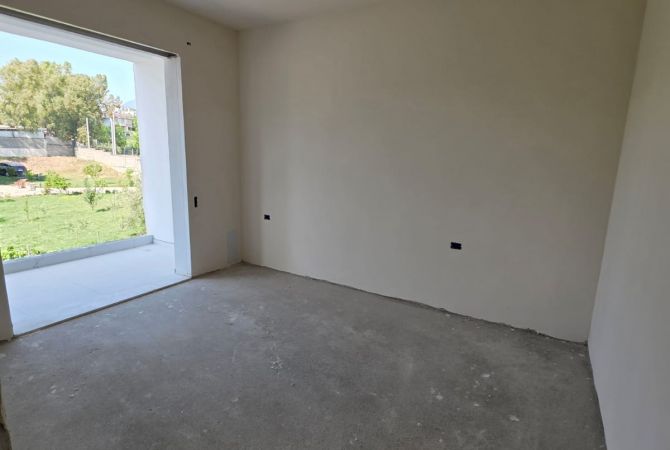 Shtepi ne shitje Apartament ne Tirane, 1+1, Mobilimi E mobiluar, Pagesa 63,000  Euro.