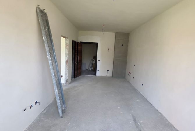 Shtepi ne shitje Apartament ne Tirane, 1+1, Mobilimi E mobiluar, Pagesa 63,000  Euro.