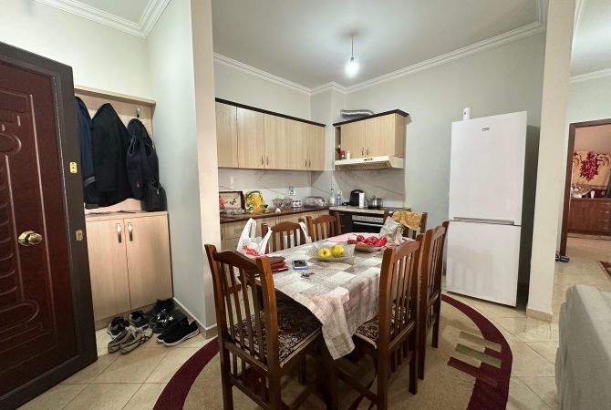 Shtepi ne shitje Apartament ne Tirane, 2+1, Mobilimi E mobiluar, Pagesa 120,000  Euro.