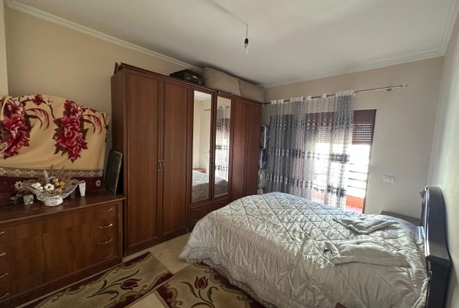 Shtepi ne shitje Apartament ne Tirane, 2+1, Mobilimi E mobiluar, Pagesa 120,000  Euro.