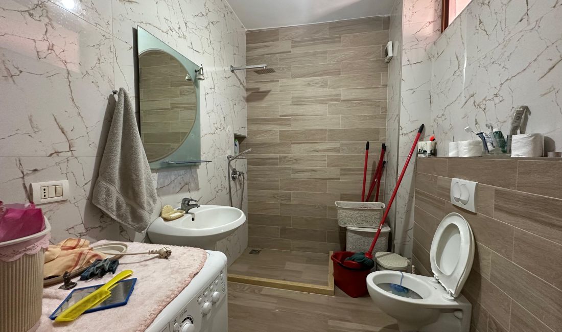 Shtepi ne shitje Apartament ne Tirane, 2+1, Mobilimi E mobiluar, Pagesa 120,000  Euro.