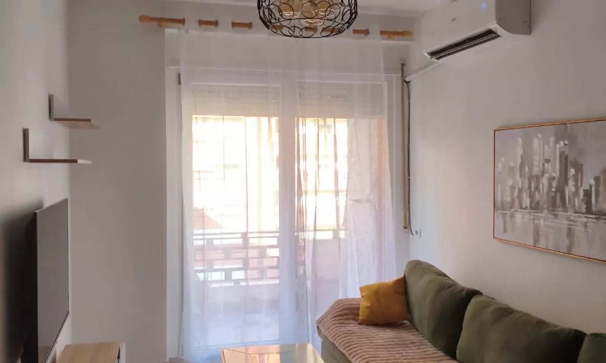 Shtepi me qera Apartament ne Tirane, 2+1, Mobilimi E mobiluar, Pagesa 500  Euro.