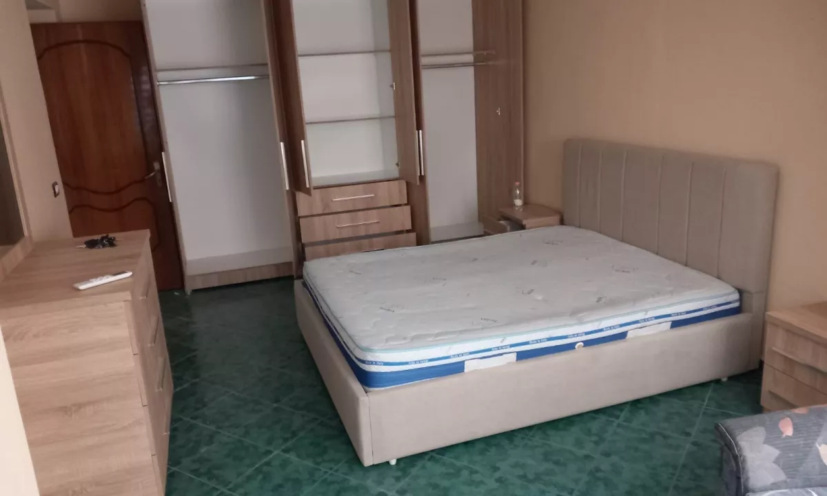 Shtepi me qera Apartament ne Tirane, 2+1, Mobilimi E mobiluar, Pagesa 500  Euro.