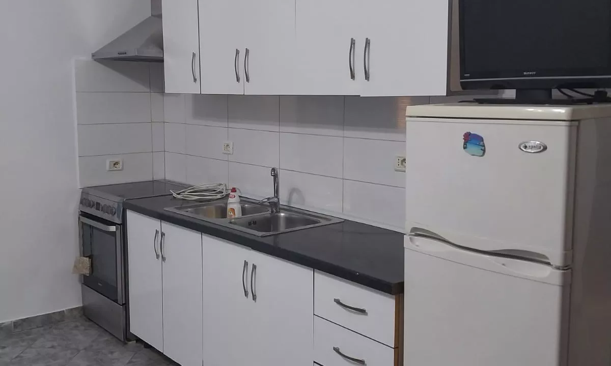 Shtepi ne shitje Apartament ne Tirane, 1+1, Mobilimi E mobiluar, Pagesa 70,000  Euro.