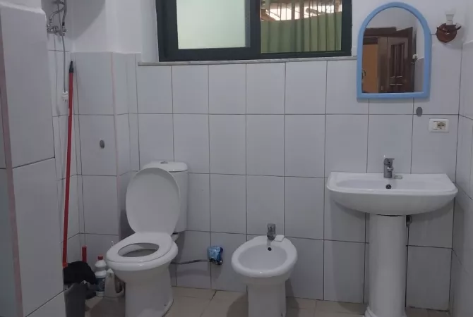 Shtepi ne shitje Apartament ne Tirane, 1+1, Mobilimi E mobiluar, Pagesa 70,000  Euro.