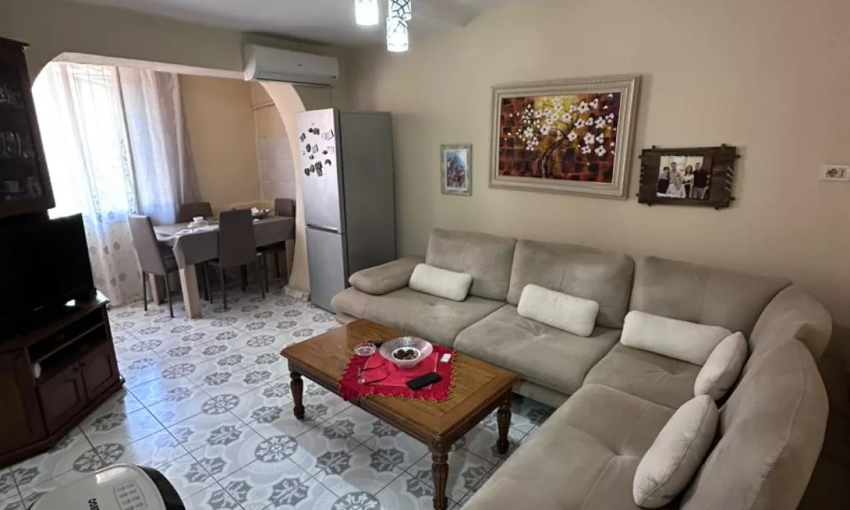 Shtepi ne shitje Apartament ne Tirane, 2+1, Mobilimi E mobiluar, Pagesa 130,000  Euro.