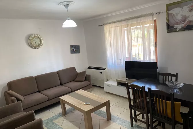 Shtepi ne shitje Apartament ne Tirane, 1+1, Mobilimi E mobiluar, Pagesa 85,000  Euro.