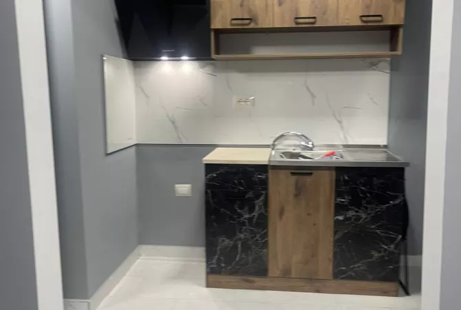 Appartamento in affitto a Tirana 1+1, SemiArredato