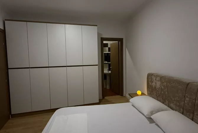 Shtepi me qera Apartament ne Tirane, 2+1, Mobilimi E mobiluar, Pagesa 800  Euro.