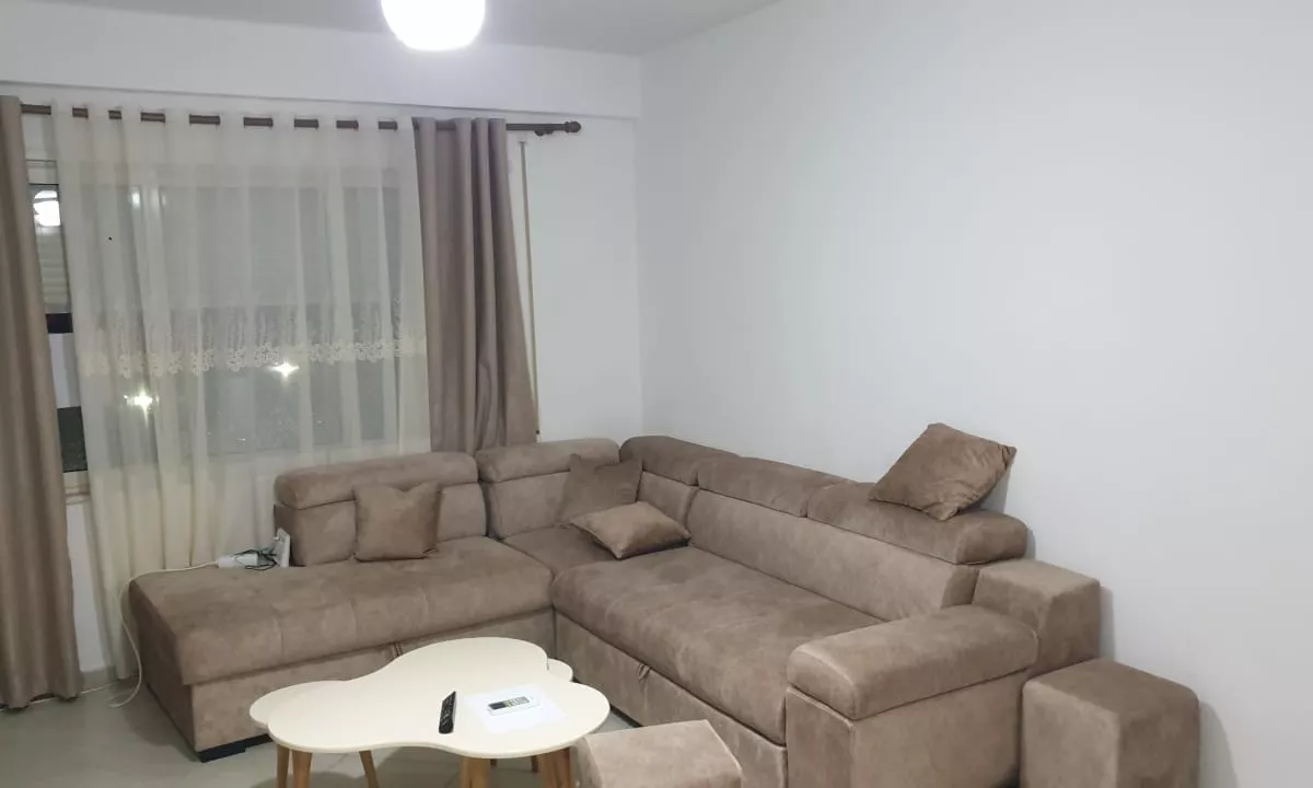 Shtepi me qera Apartament ne Tirane, 2+1, Mobilimi E mobiluar, Pagesa 450  Euro.