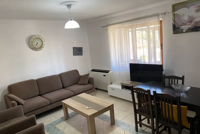 Shtepi ne shitje Apartament ne Tirane, 1+1, Mobilimi E mobiluar, Pagesa 85,000  Euro.