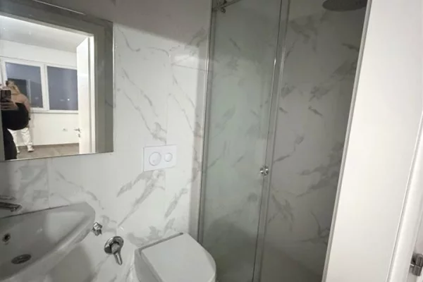 Appartamento in affitto a Tirana 2+1, SemiArredato