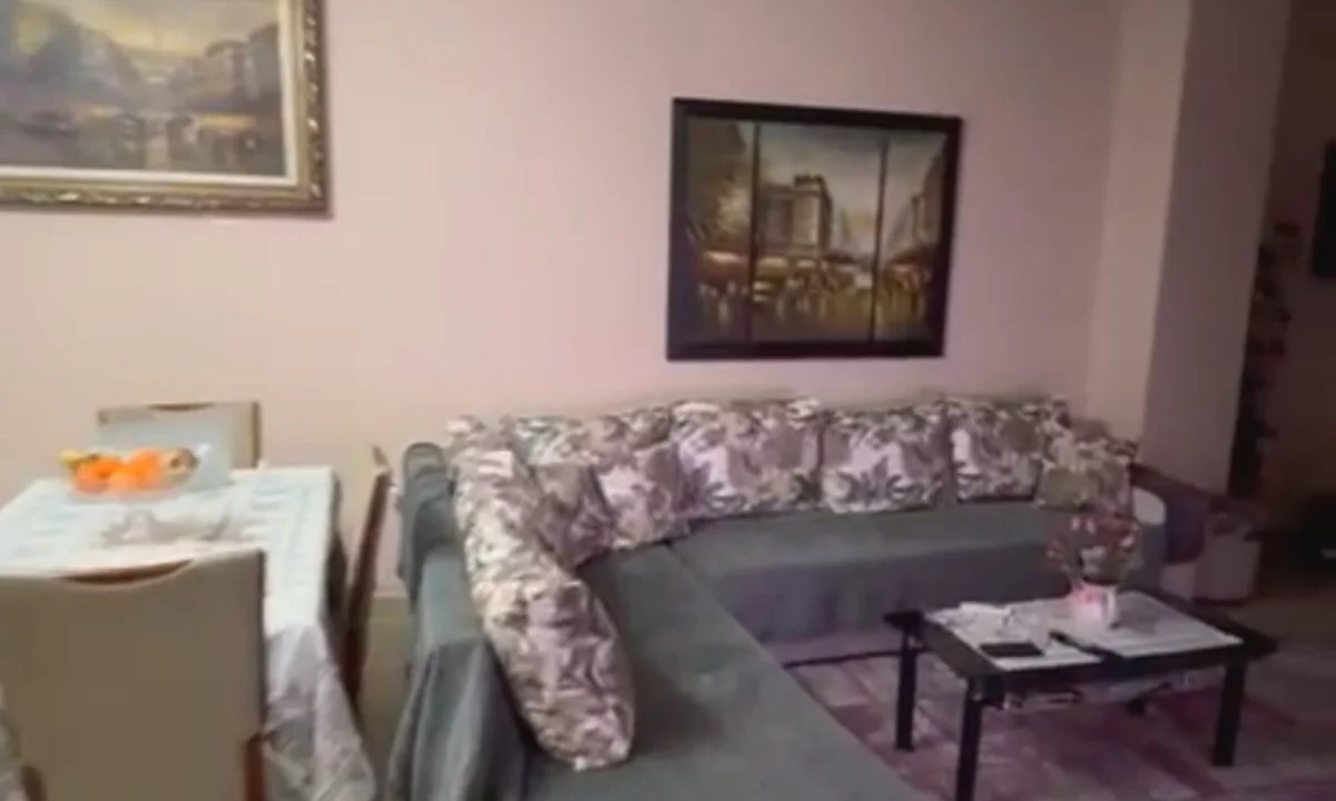 Shtepi ne shitje Apartament ne Tirane, 1+1, Mobilimi E mobiluar, Pagesa 135,000  Euro.