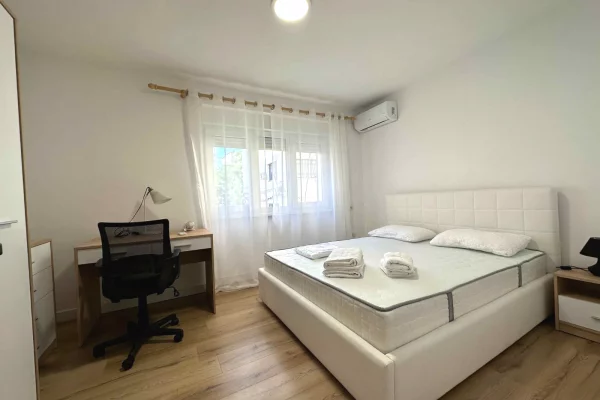 Shtepi ne shitje Apartament ne Tirane, 3+1, Mobilimi E mobiluar, Pagesa 200,000  Euro.