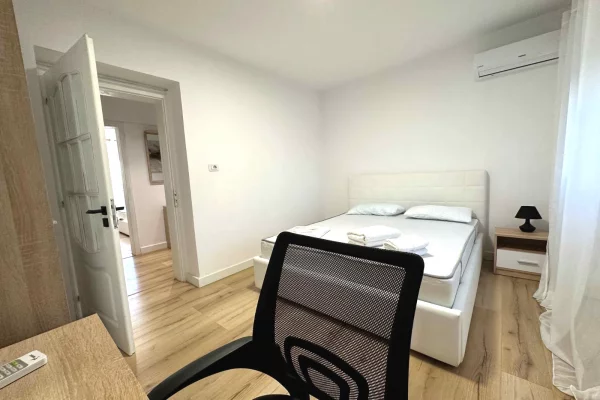 Shtepi ne shitje Apartament ne Tirane, 3+1, Mobilimi E mobiluar, Pagesa 200,000  Euro.
