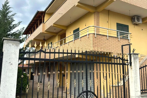 Casa privata/Indipendente in affitto a Tirana 2+1, Arredato