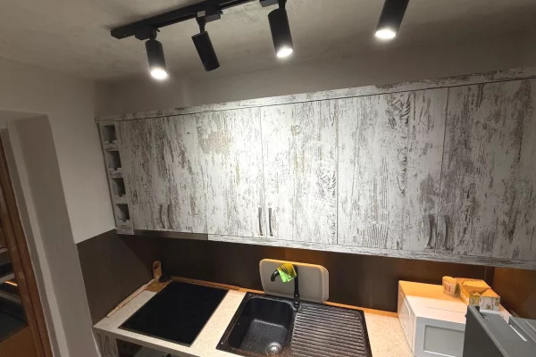 Shtepi me qera Apartament ne Tirane, 1+1, Mobilimi E mobiluar, Pagesa 55,000  Leke.