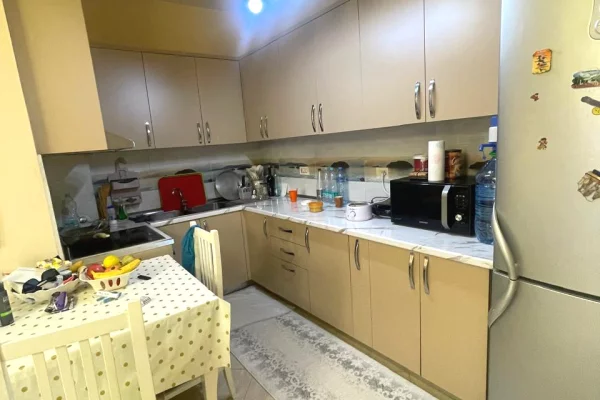 Shtepi ne shitje Apartament ne Tirane, 2+1, Mobilimi E mobiluar, Pagesa 150,000  Euro.