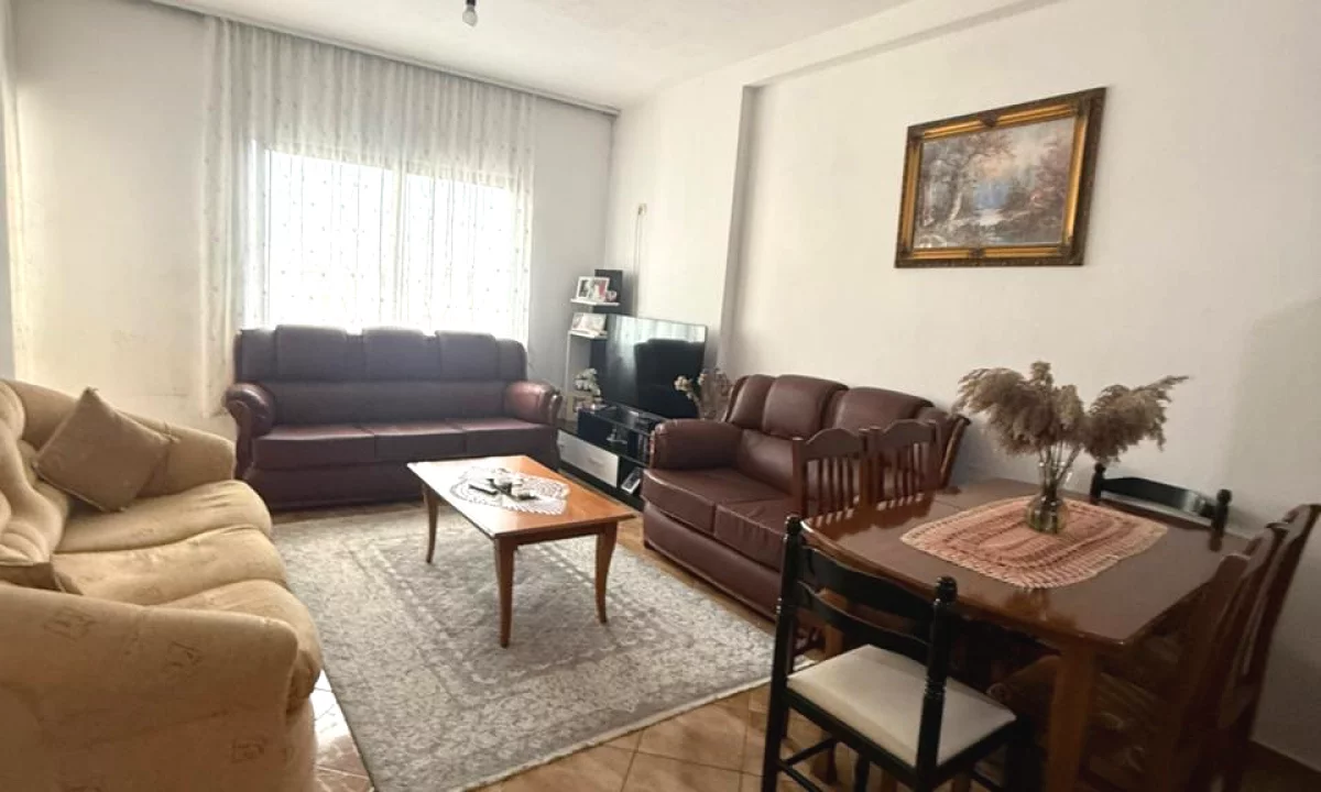 Shtepi ne shitje Apartament ne Tirane, 1+1, Mobilimi E mobiluar, Pagesa 103,000  Euro.