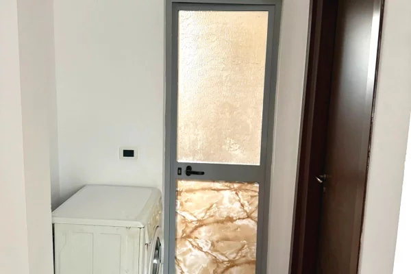 Shtepi me qera Apartament ne Tirane, 1+1, Mobilimi E mobiluar, Pagesa 300  Euro.