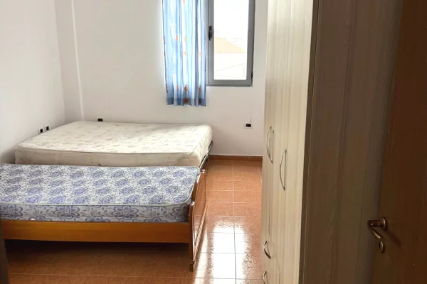 Shtepi me qera Apartament ne Tirane, 1+1, Mobilimi E mobiluar, Pagesa 300  Euro.