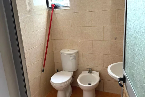 Shtepi me qera Apartament ne Tirane, 1+1, Mobilimi E mobiluar, Pagesa 300  Euro.