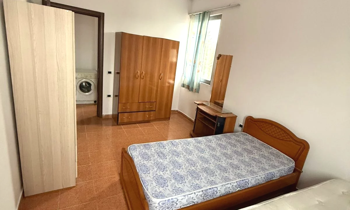 Shtepi me qera Apartament ne Tirane, 1+1, Mobilimi E mobiluar, Pagesa 300  Euro.