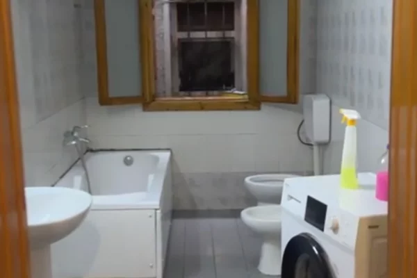 Shtepi me qera Apartament ne Tirane, 1+1, Mobilimi E mobiluar, Pagesa 300  Euro.