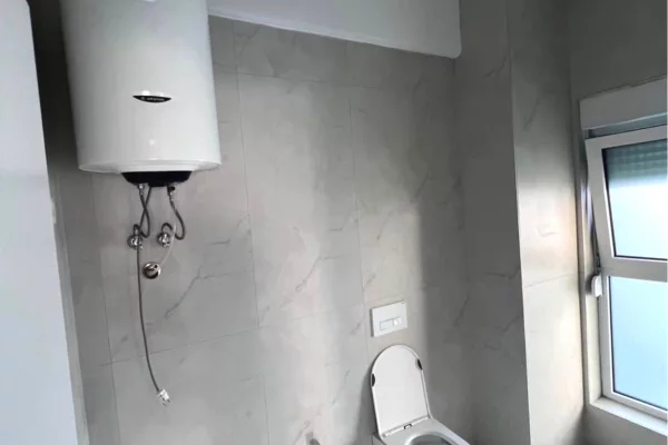 Appartamento in affitto a Tirana 1+1, SemiArredato