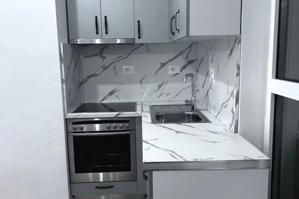 Appartamento in affitto a Tirana 1+1, SemiArredato