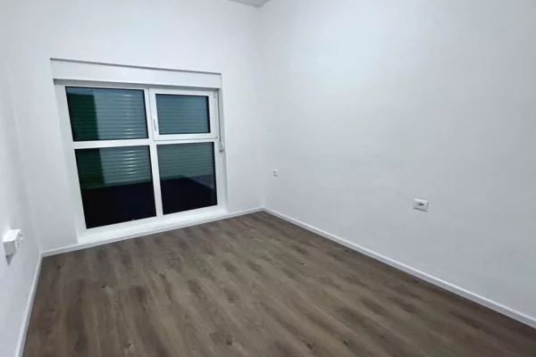 Appartamento in affitto a Tirana 1+1, SemiArredato