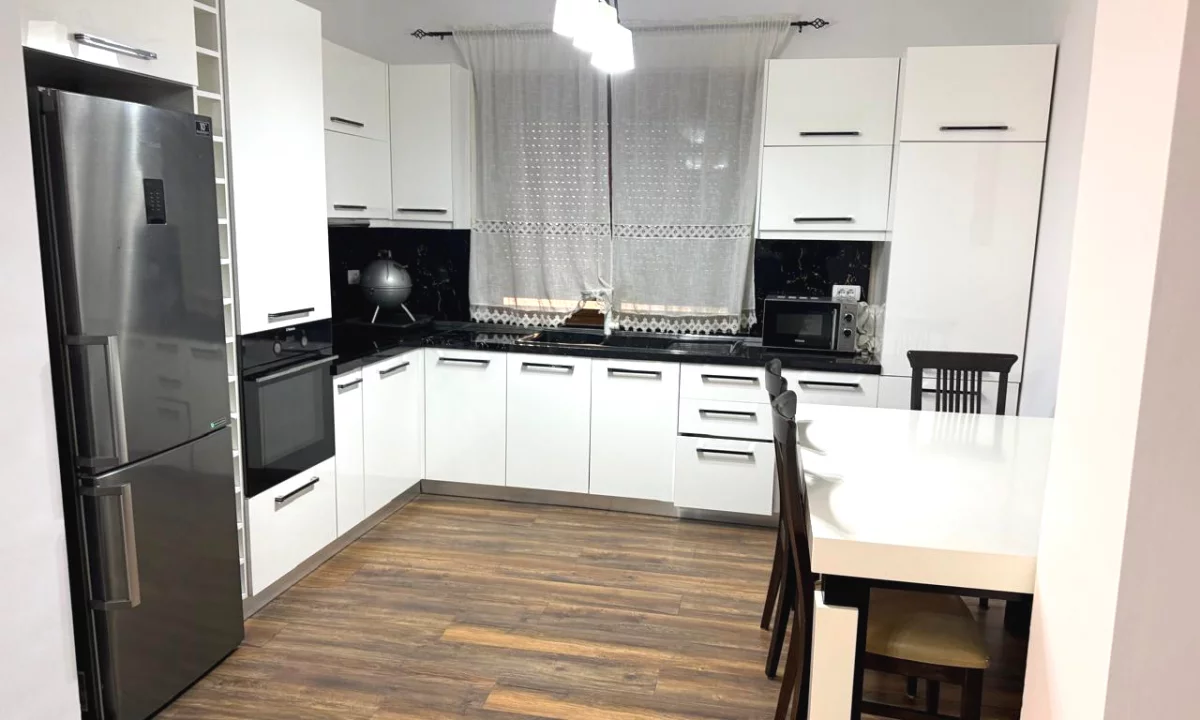 Casa privata/Indipendente in affitto a Tirana 2+1, Arredato