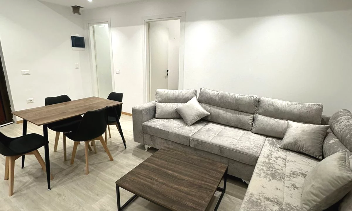 Shtepi me qera Apartament ne Tirane, 1+1, Mobilimi E mobiluar, Pagesa 65,000  Leke.