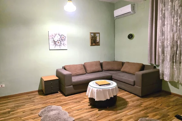 JEPET ME QIRA APARTAMENT 1+1 – MYSLYM SHYRI